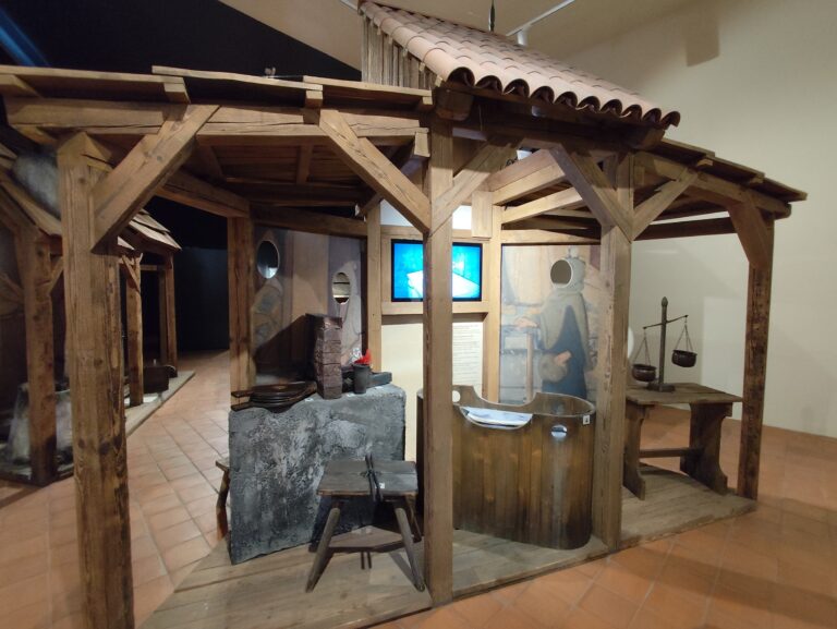 Expozícia, ktorá vás prevedie životom kutnohorských baníkov, a kde si môžete vyraziť vlastnú mincu.