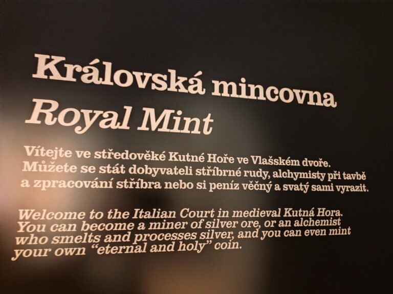Expozícia, ktorá vás prevedie životom kutnohorských baníkov, a kde si môžete vyraziť vlastnú mincu.