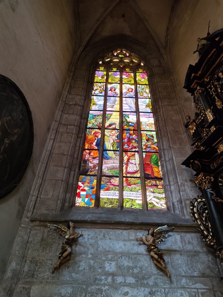 Chrám sv. Barbory: Gotický klenot, ktorý stavali 500 rokov - vitráže