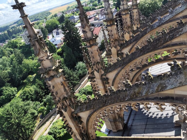 Výnimočný výhľad zo strešnej ochodze Chrámu sv. Barbory.