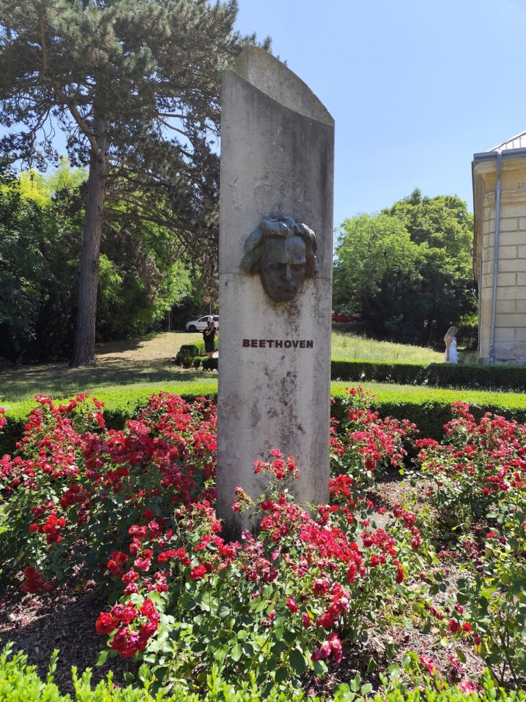 Empírové divadlo v Hlohovci je najstaršou divadelnou budovou na Slovensku