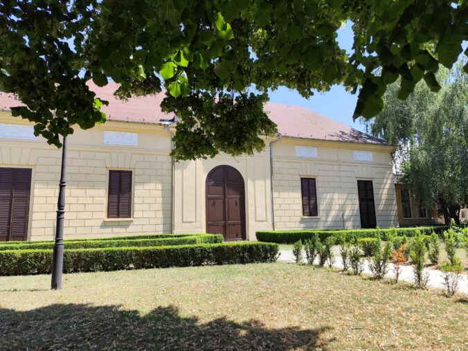 Empírové divadlo v Hlohovci je najstaršou divadelnou budovou na Slovensku