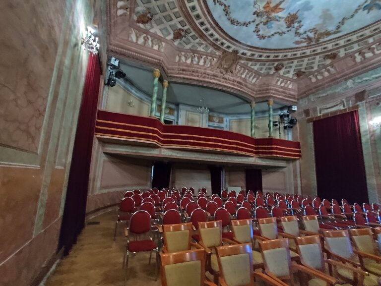 Empírové divadlo v Hlohovci je najstaršou divadelnou budovou na Slovensku