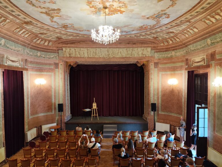 Empírové divadlo v Hlohovci je najstaršou divadelnou budovou na Slovensku