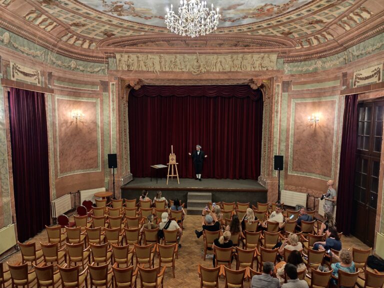 Empírové divadlo v Hlohovci je najstaršou divadelnou budovou na Slovensku