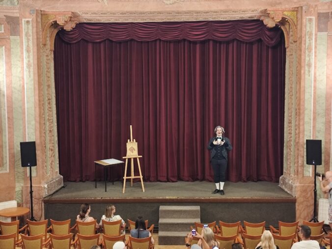 Empírové divadlo v Hlohovci je najstaršou divadelnou budovou na Slovensku