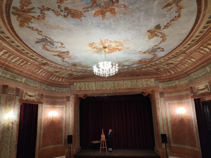 Empírové divadlo v Hlohovci je najstaršou divadelnou budovou na Slovensku