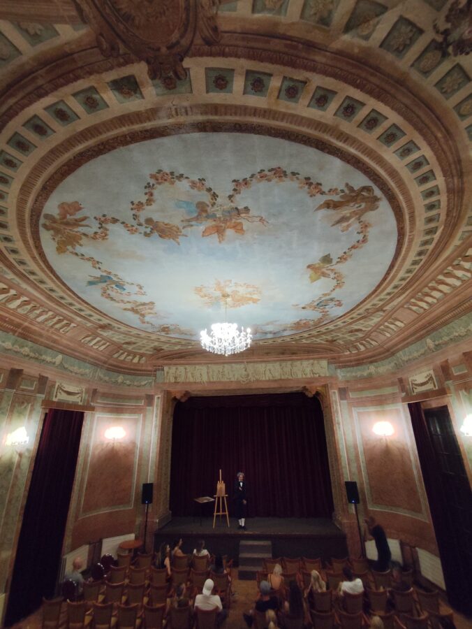 Empírové divadlo v Hlohovci je najstaršou divadelnou budovou na Slovensku