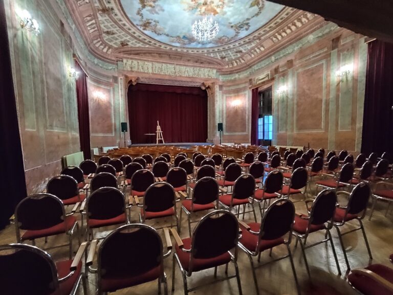 Empírové divadlo v Hlohovci je najstaršou divadelnou budovou na Slovensku