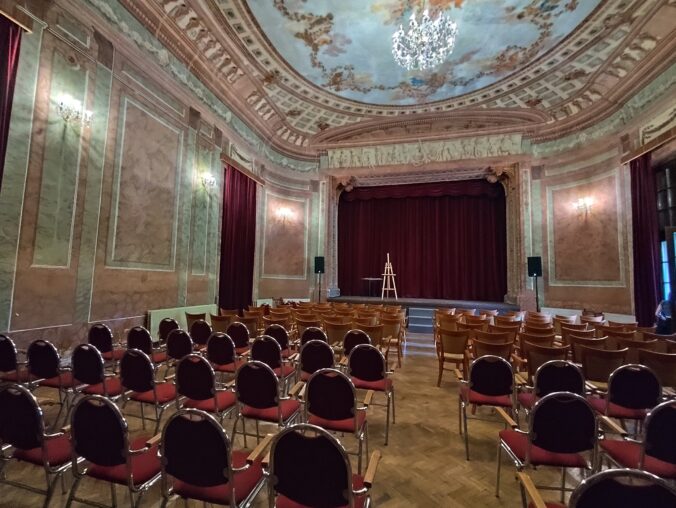 Empírové divadlo v Hlohovci je najstaršou divadelnou budovou na Slovensku