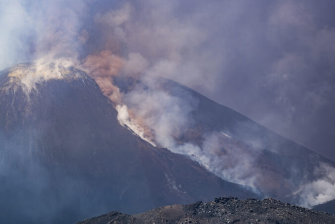 sopka erupcia láva magma výbuch vulkanizmus krajina dym popol