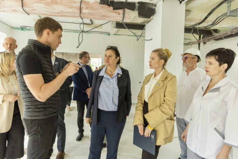 Veľvyslankyňa EÚ na Ukrajine Katarína Mathernová a Kristína Mikulová