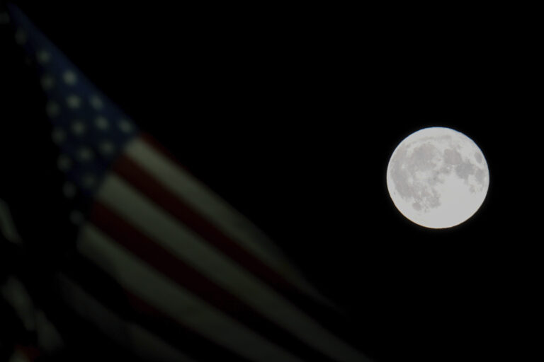 spln Mesiac americká vlajka