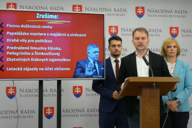 Za ľudí, Hnutie Slovensko, papalášizmus