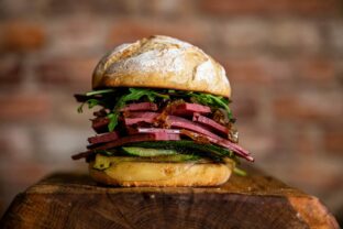 Pastrami bagel sendo 1.jpg
