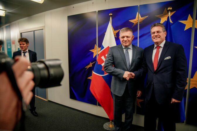 Premiér Robert Fico a Maroš Šefčovič.