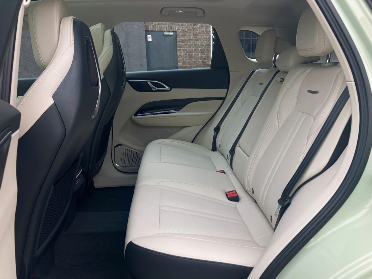 Hongqi HS3
