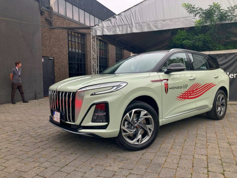 Hongqi HS3