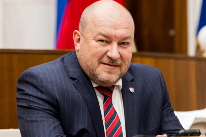 Rudolf Huliak, minister cestovného ruchu a športu.