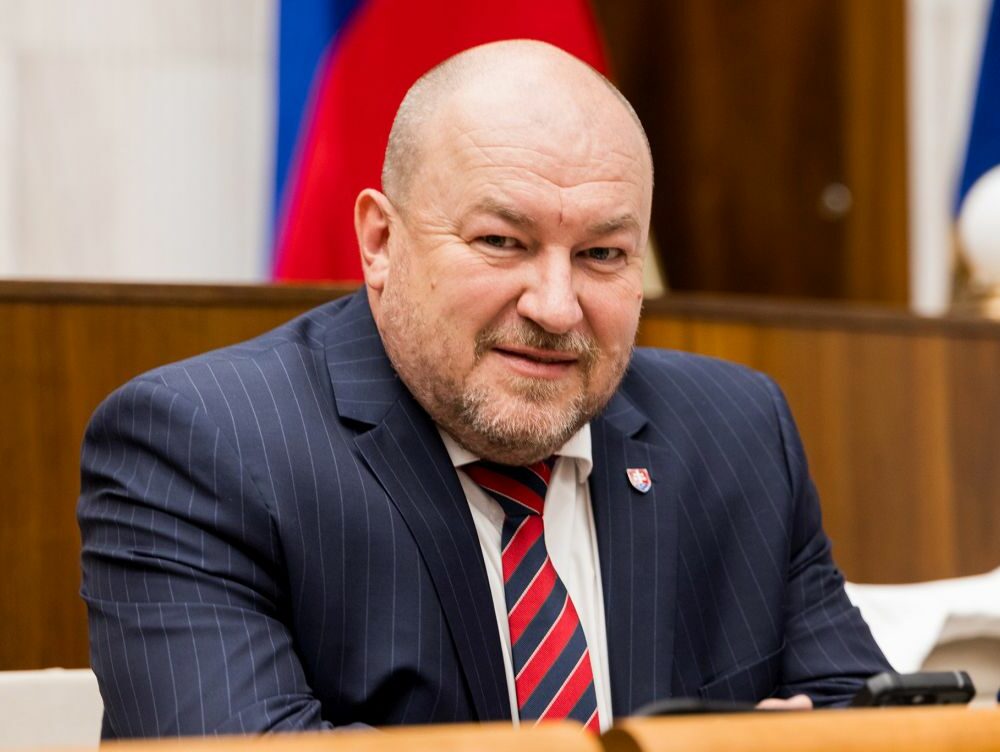 Rudolf Huliak, minister cestovného ruchu a športu.