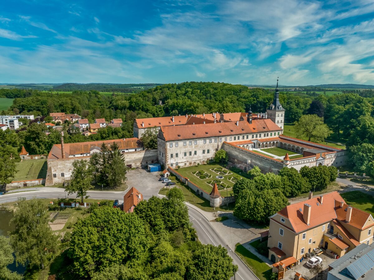 Zámok v Uherčiciach
