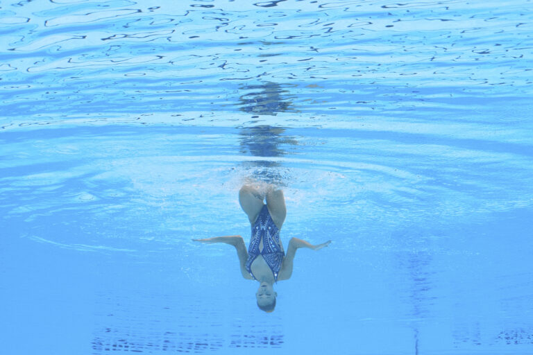 voda bazén žena Žofia Strapeková plávanie