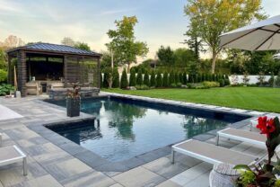 High end,Backyard,"l shaped",Pool,With,Plunge,Sun,Deck.,Gorgeous,DČcor