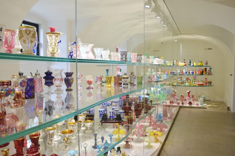 Galéria Na Milovskej huti je živým múzeom, ktoré návštevníkom sprostredkúva príbeh českého a stredoeurópskeho sklárstva