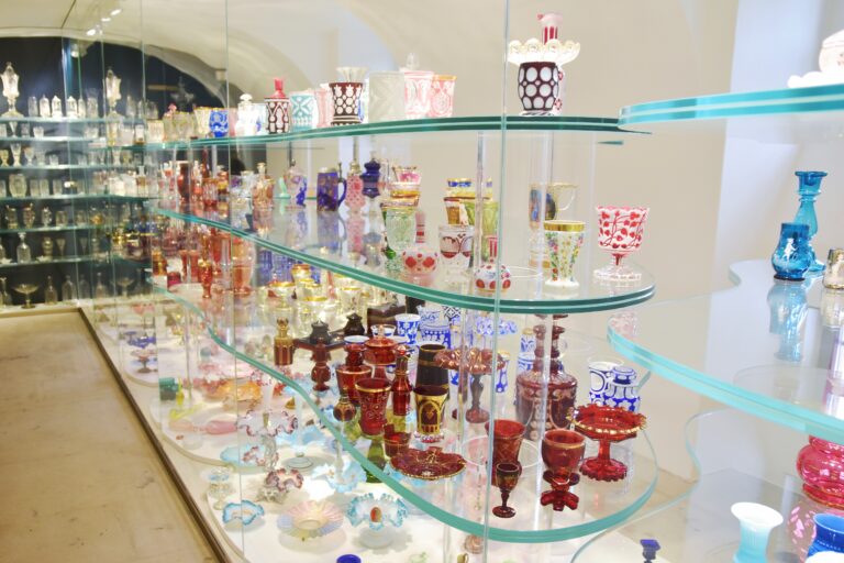 Galéria Na Milovskej huti je živým múzeom, ktoré návštevníkom sprostredkúva príbeh českého a stredoeurópskeho sklárstva