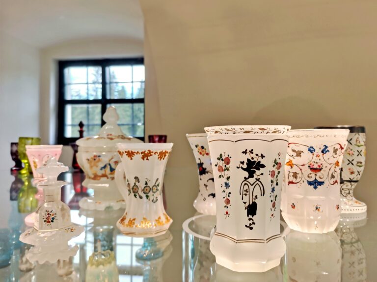 Galéria Na Milovskej huti je živým múzeom, ktoré návštevníkom sprostredkúva príbeh českého a stredoeurópskeho sklárstva