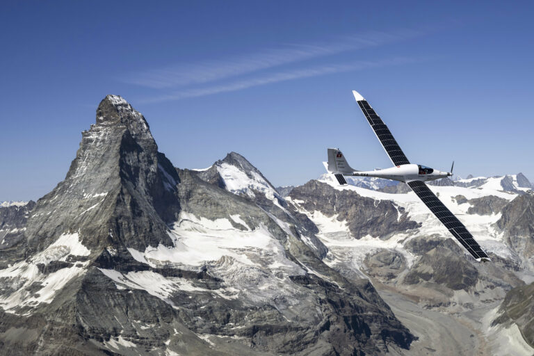 lietadlo solárny prototyp hory alpy Matterhorn SolarStratos