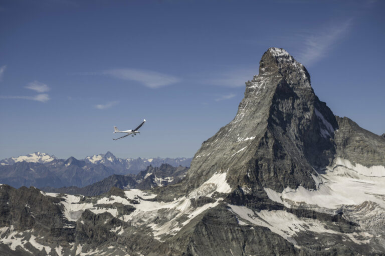 lietadlo solárny prototyp hory alpy Matterhorn SolarStratos