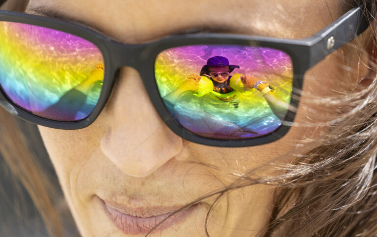 žena okuliare teplo dieťa úsmev