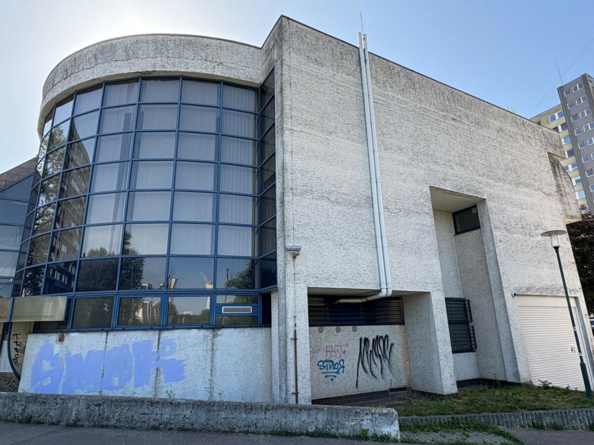 Bývalá budova expozitúry VÚB na Rovniankovej ulici v Petržalke