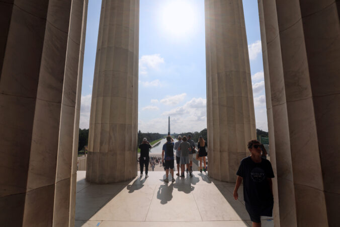 ľudia monument turisti Lincolnov pamätník