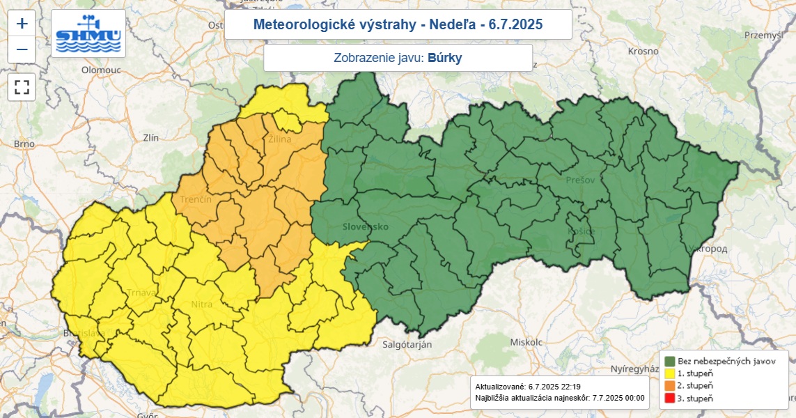 Zaktualizované výstrahy prvého aj druhého stupňa pred búrkami na nedeľu večer 6. júla 2025.