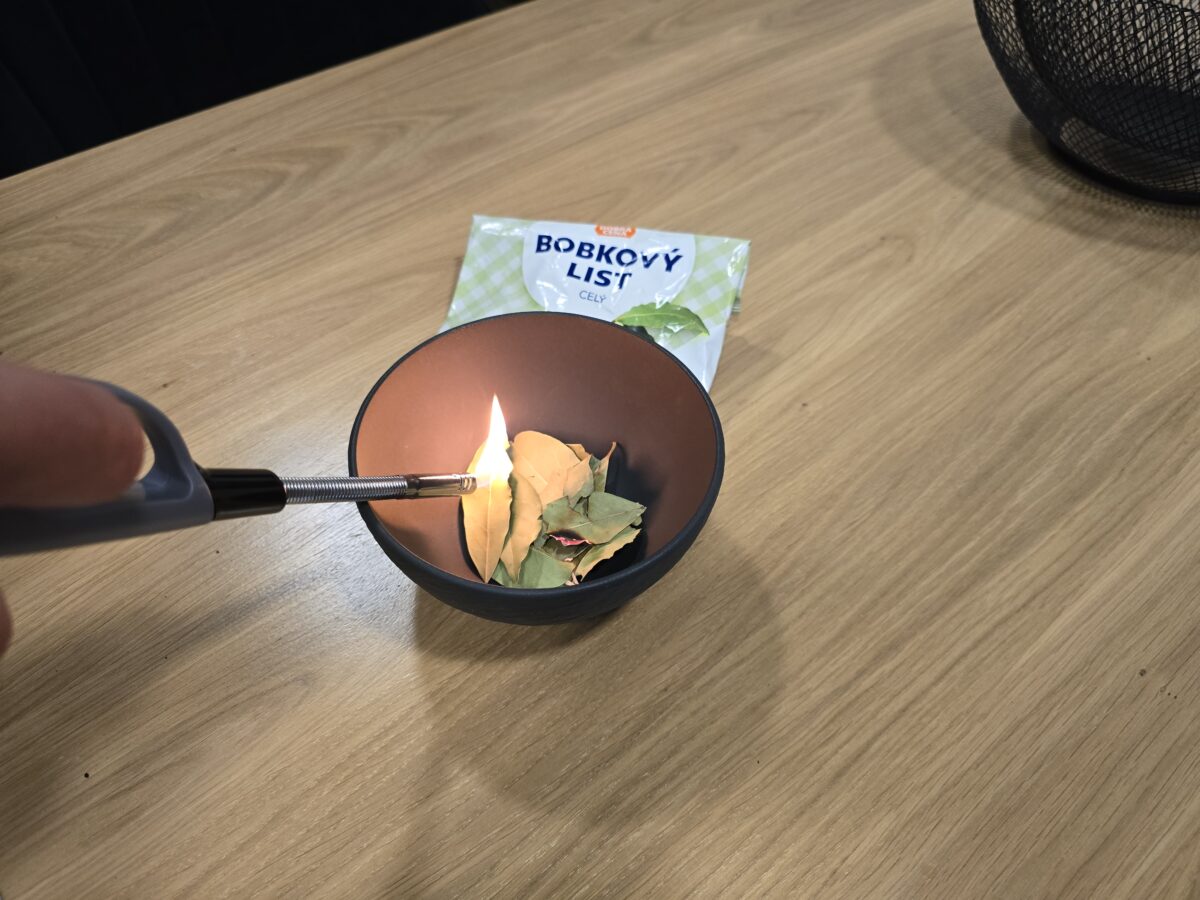 Pálim bobkový list