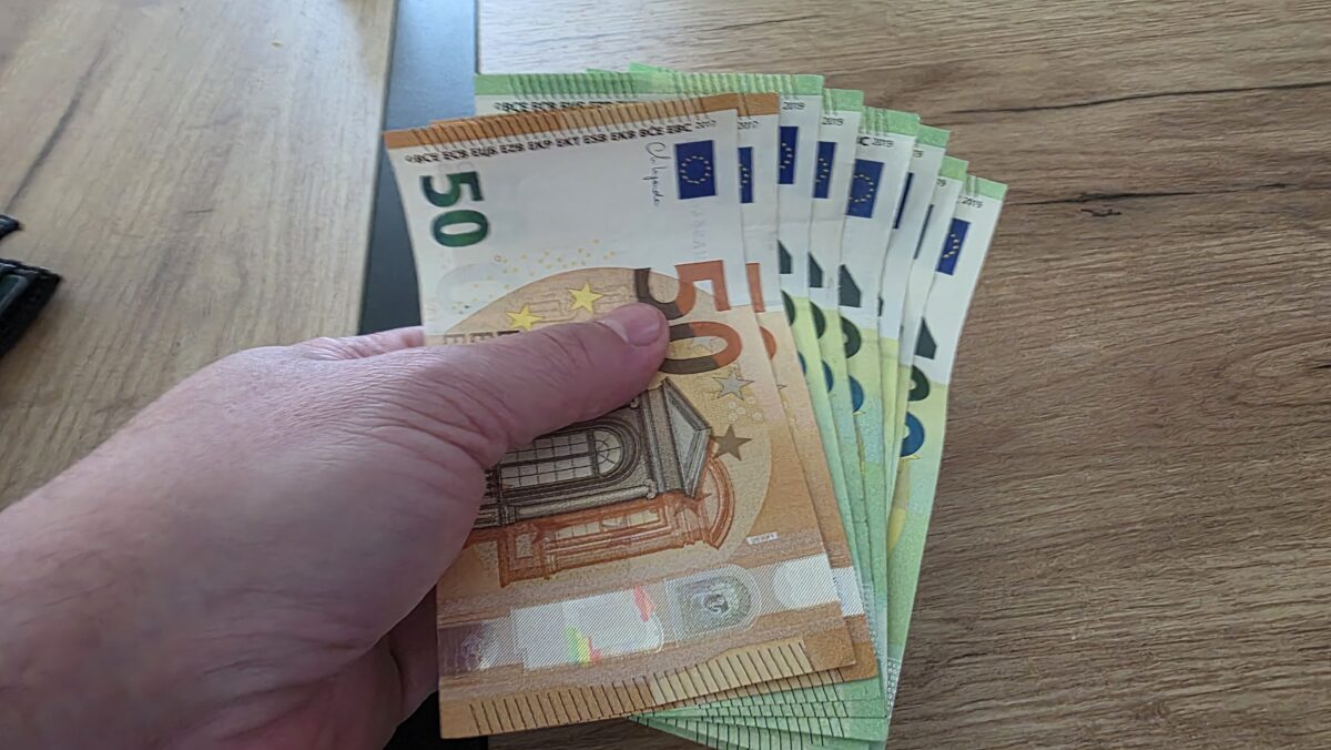 Koľko peňazí môžete mať doma v hotovosti