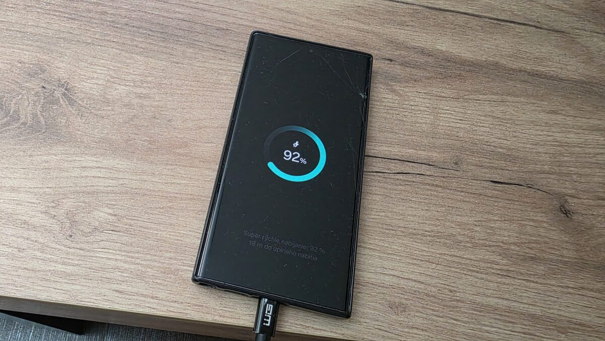 Slováci si ničia batérie v mobiloch nesprávnym nabíjaním