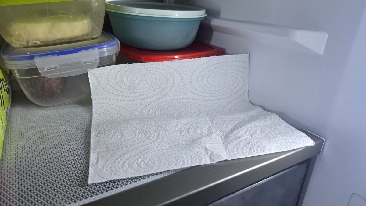 Vložila do chladničky obyčajnú papierovú utierku