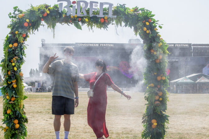 ľudia festival para hmla voda