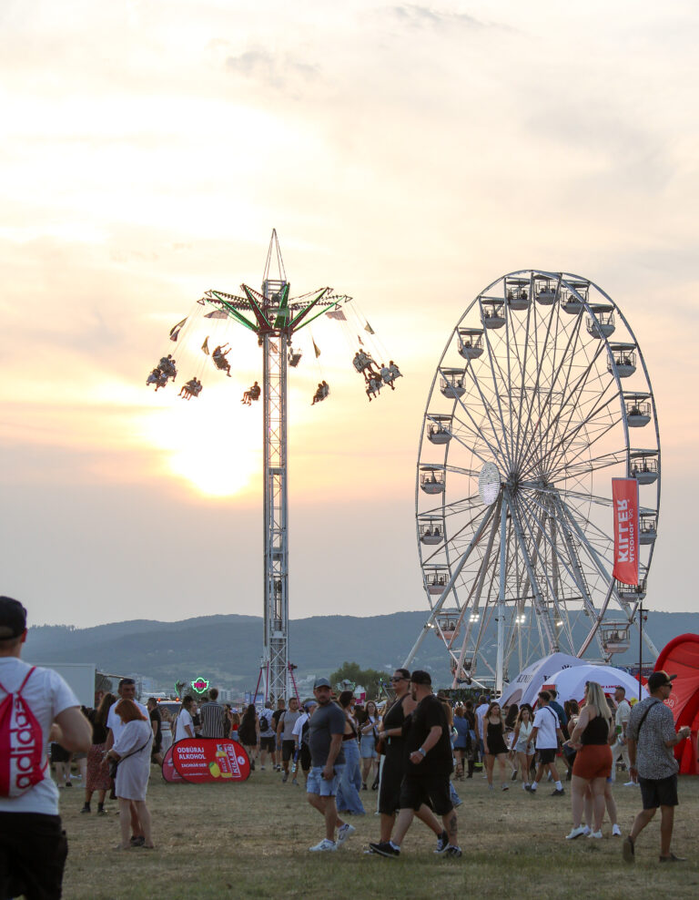 kolotoč ruské oko ľudia festival