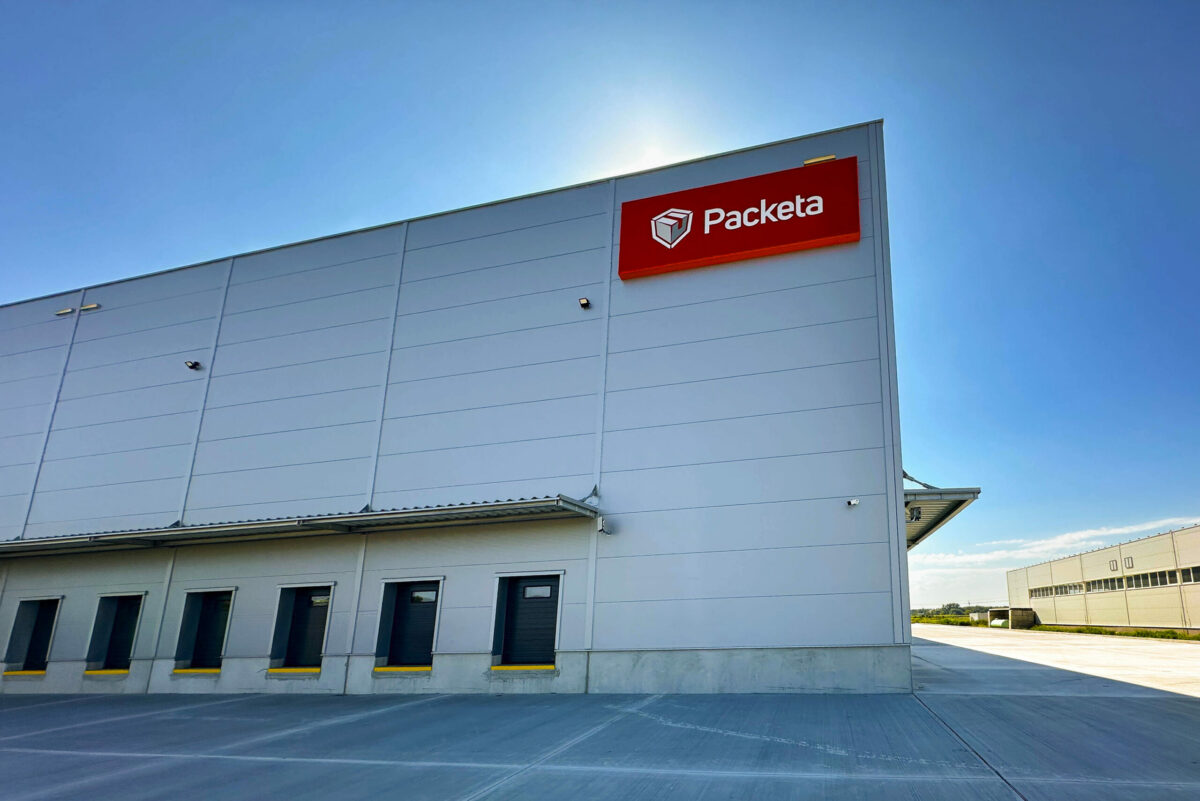 Packeta spúšťa nové logistické centrum pri Košiciach, doručovanie zásielok bude rýchlejšie a efektívnejšie – FOTO