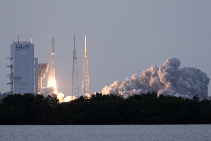 Raketa United Launch Alliance Atlas V dxm para rampa Amazon satelit