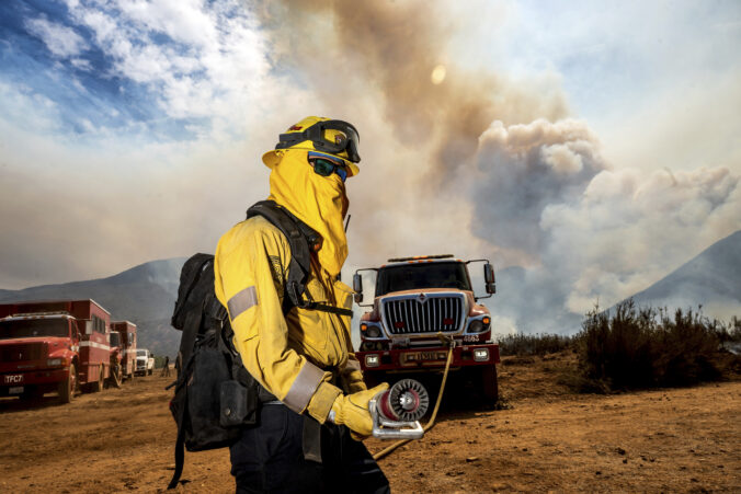 hasič dym požiar les