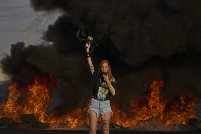 Aktivistka ďiaľnica cesta protest