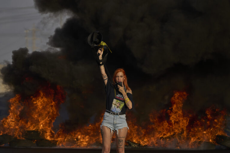 Aktivistka ďiaľnica cesta protest