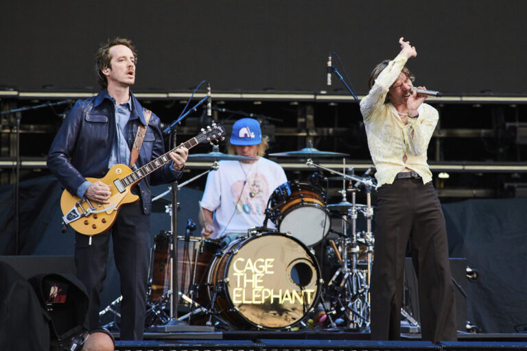 koncert hudba bicie gitara spev