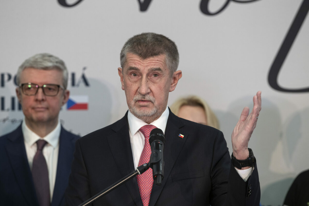 České hnutie expremiéra Babiša sa oslabilo, ale aj tak by voľby vyhralo