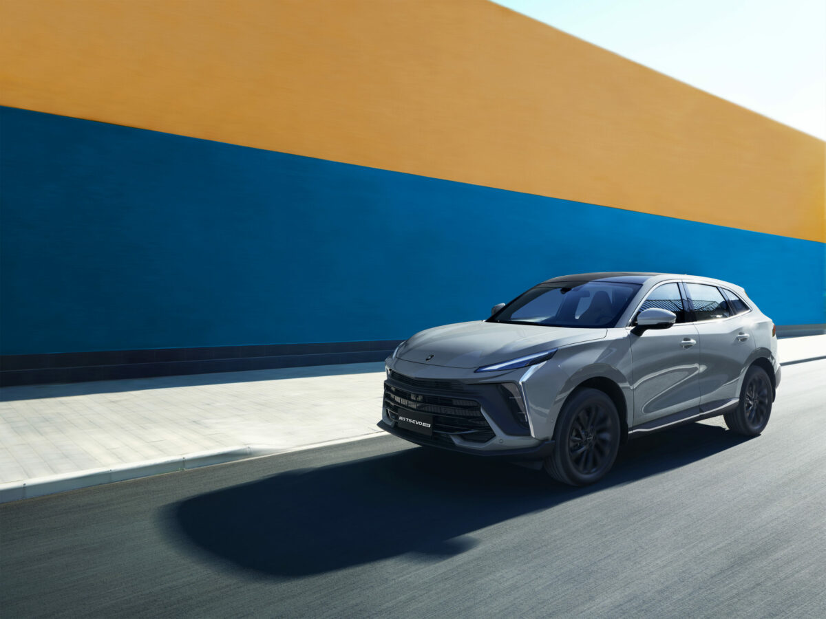 Čínske SUV a 7-miestne MPV sú teraz na Slovensku ešte lacnejšie. Dongfeng ponúka letné zľavy až do 4 000 eur